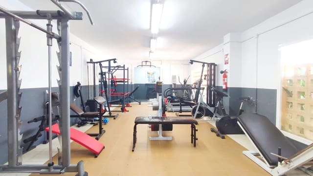 2 chambre Appartement à vendre à La Línea de la Concepción avec piscine - 245 000 € (Ref: 10028915)