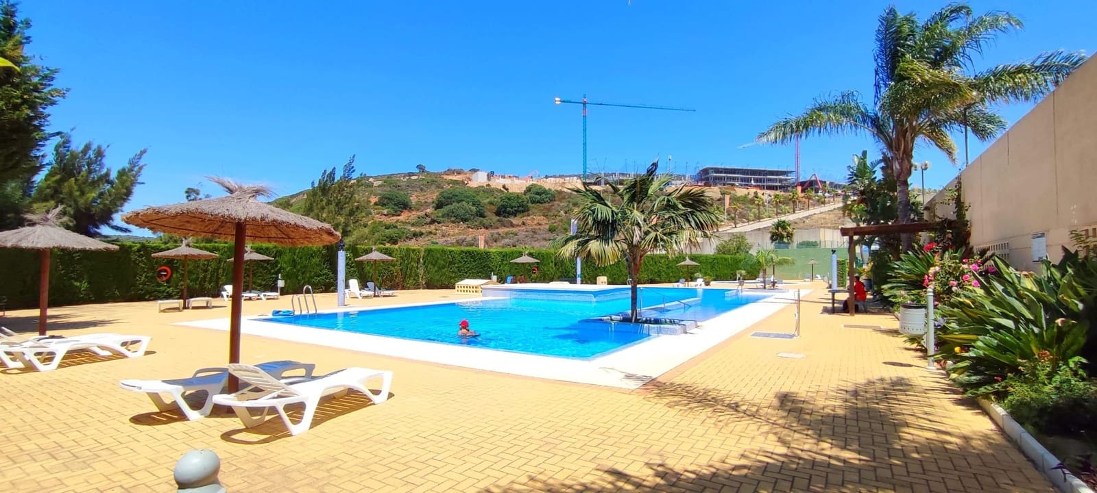 Apartamento de 2 habitaciones en La Línea de la Concepción en venta con piscina - 245.000 € (Ref: 10028915)