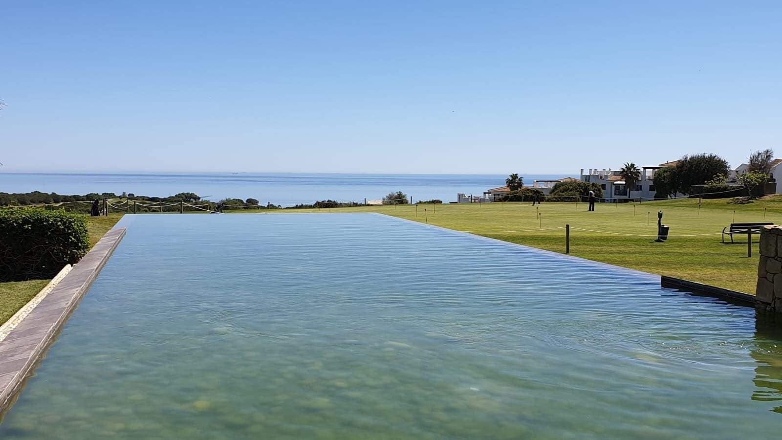 2 soveværelse Lejlighed til salg i La Linea de la Concepcion med swimmingpool garage - € 254.000 (Ref: 10028915)