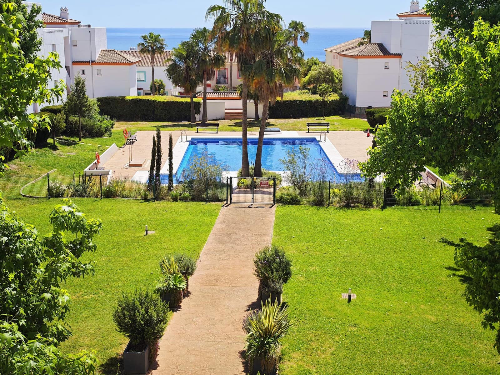 2 slaapkamer Appartement te huur in La Linea de la Concepcion met zwembad garage - € 1.150 (Ref: 10032109)