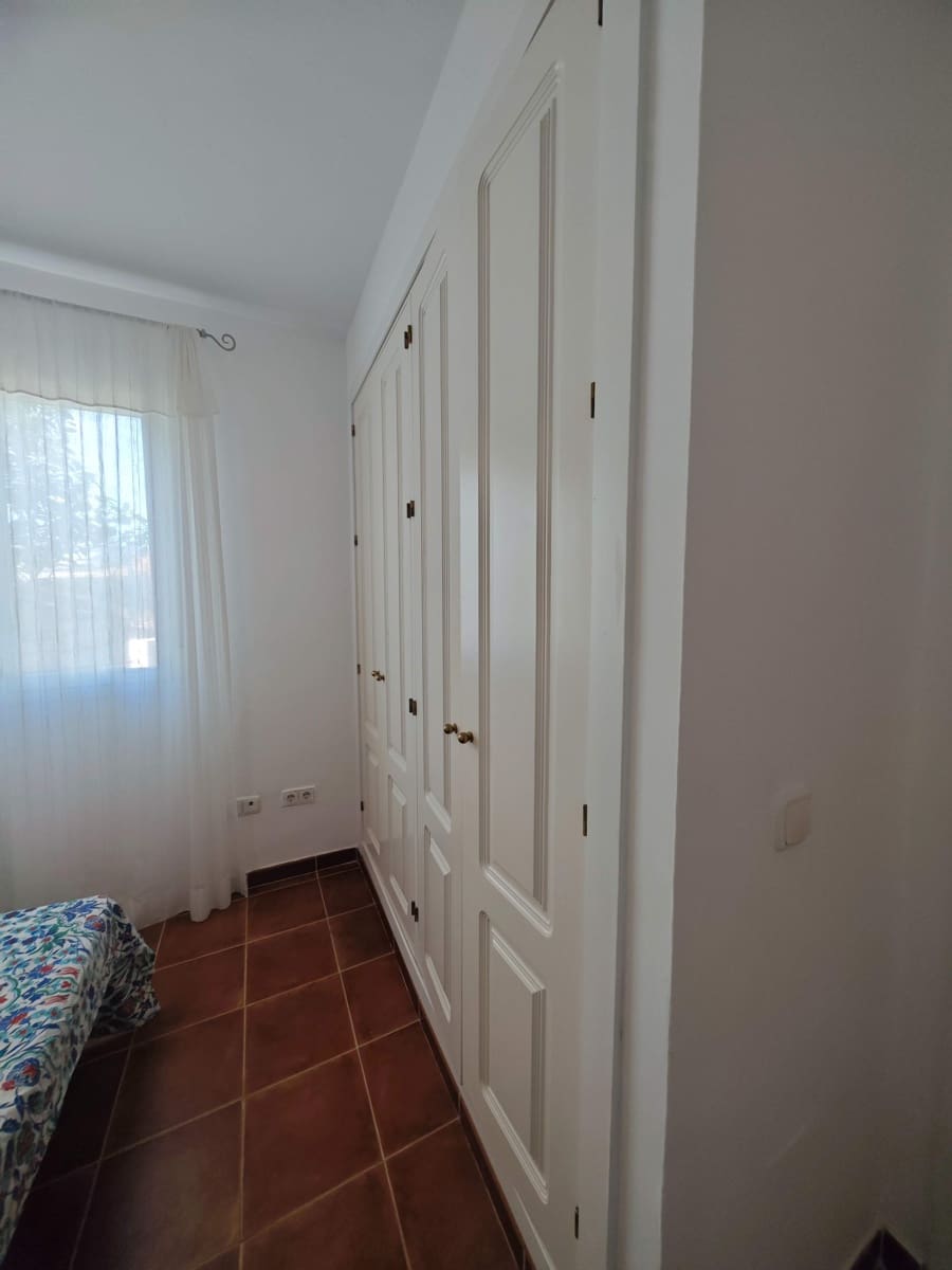 2 slaapkamer Appartement te huur in La Linea de la Concepcion met zwembad garage - € 1.150 (Ref: 10032109)