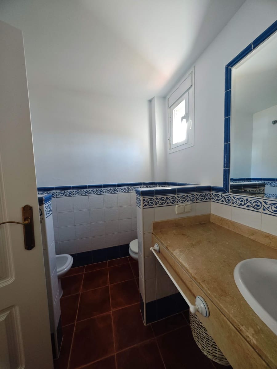 2 slaapkamer Appartement te huur in La Linea de la Concepcion met zwembad garage - € 1.150 (Ref: 10032109)