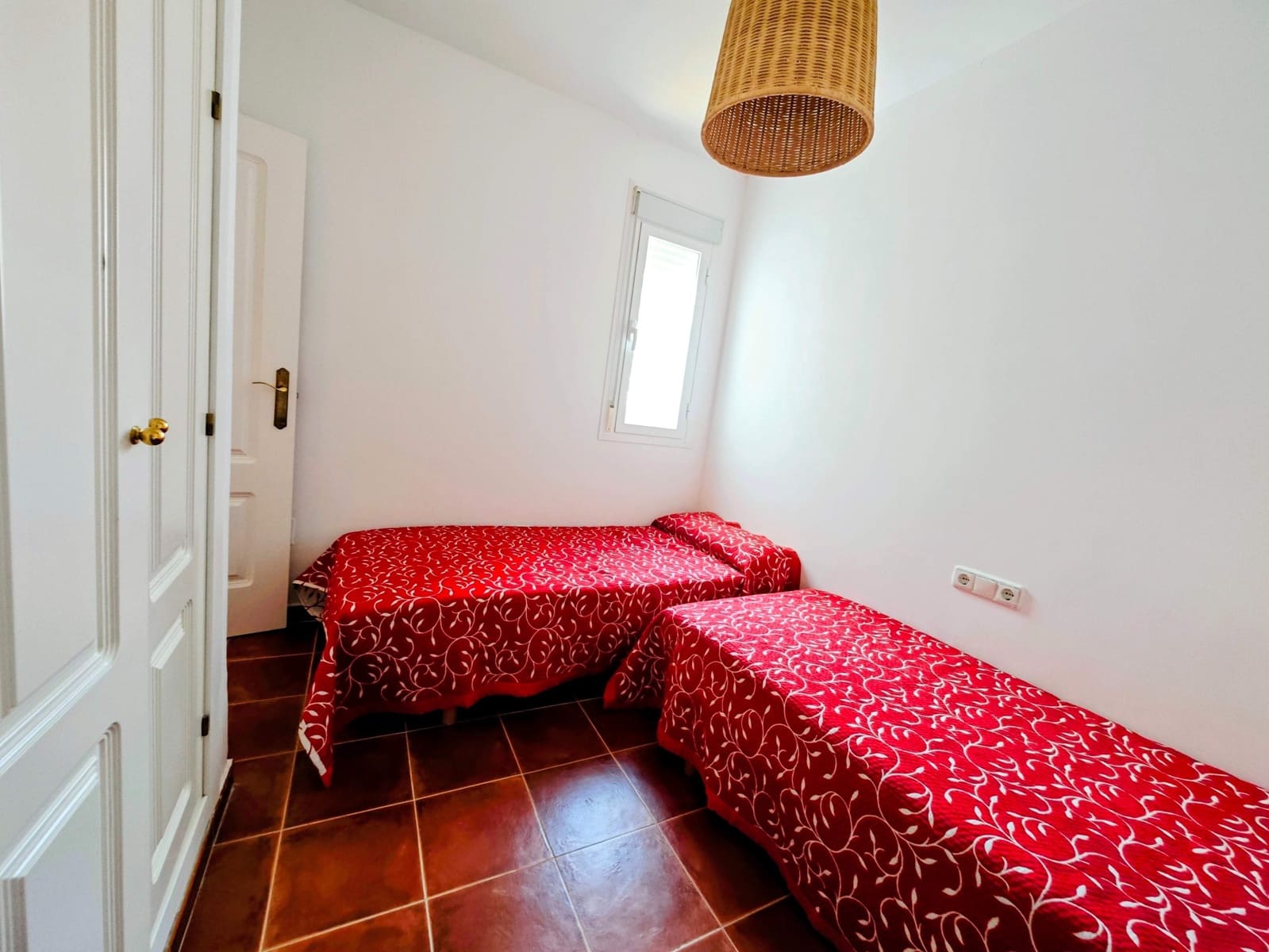 2 slaapkamer Appartement te huur in La Linea de la Concepcion met zwembad garage - € 1.150 (Ref: 10032109)