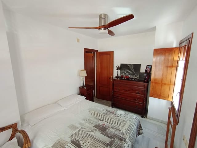 3 chambre Appartement à vendre à La Línea de la Concepción - 240 000 € (Ref: 10035444)