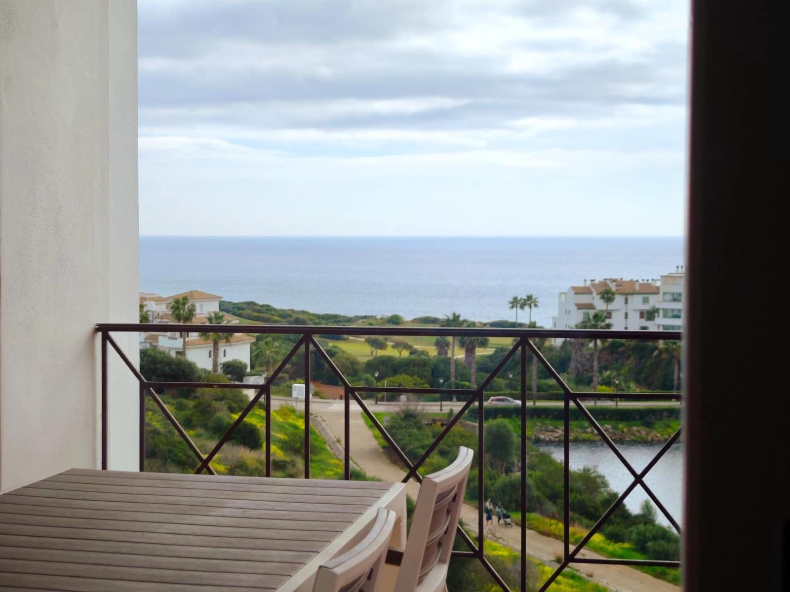 2 makuuhuone Huoneisto vuokrattavana paikassa La Linea de la Concepcion mukana uima-altaan 
autotalli - 1 300 € (Ref: 10035446)
