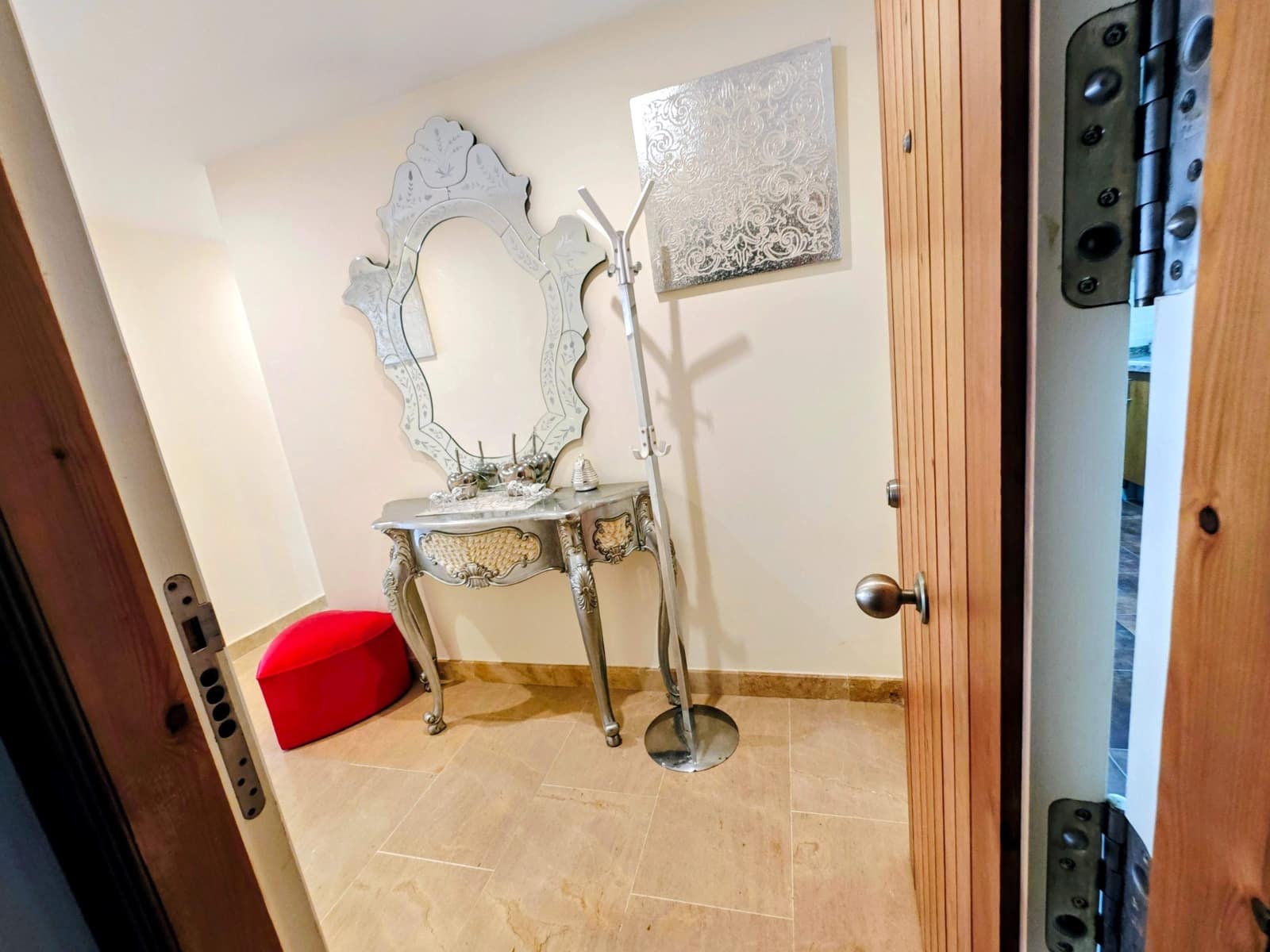 2 soverom Leilighet til salgs i La Linea de la Concepcion med svømmebasseng garasje - € 310 000 (Ref: 10038397)