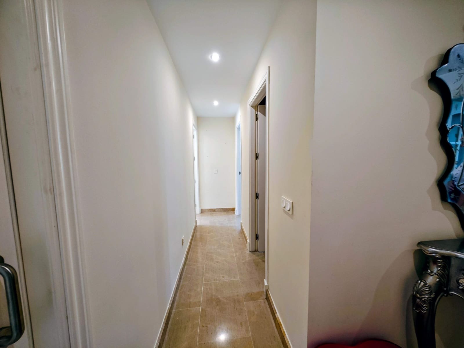 2 soverom Leilighet til salgs i La Linea de la Concepcion med svømmebasseng garasje - € 310 000 (Ref: 10038397)