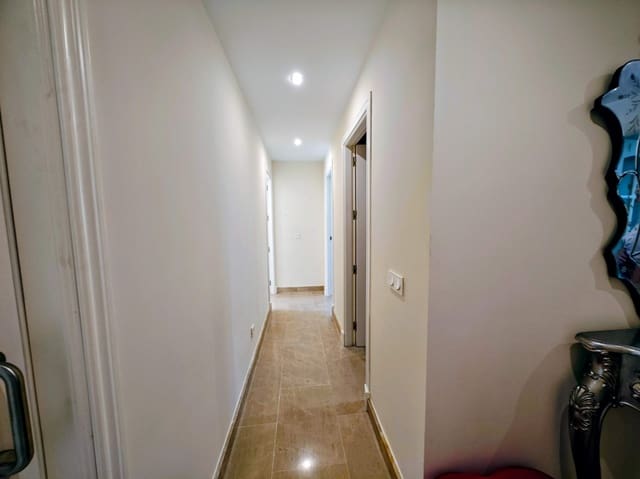 2 soveværelse Lejlighed til salg i La Línea de la Concepción med swimmingpool garage - € 310.000 (Ref: 10038397)
