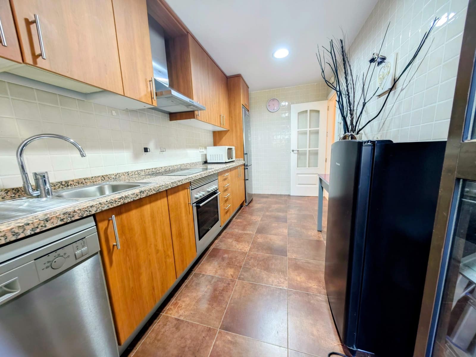 2 soverom Leilighet til salgs i La Linea de la Concepcion med svømmebasseng garasje - € 310 000 (Ref: 10038397)