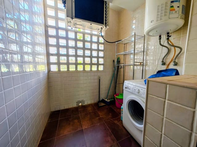 2 soveværelse Lejlighed til salg i La Línea de la Concepción med swimmingpool garage - € 310.000 (Ref: 10038397)