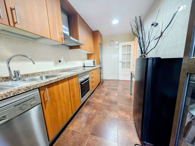 2 soveværelse Lejlighed til salg i La Línea de la Concepción med swimmingpool garage - € 310.000 (Ref: 10038397)