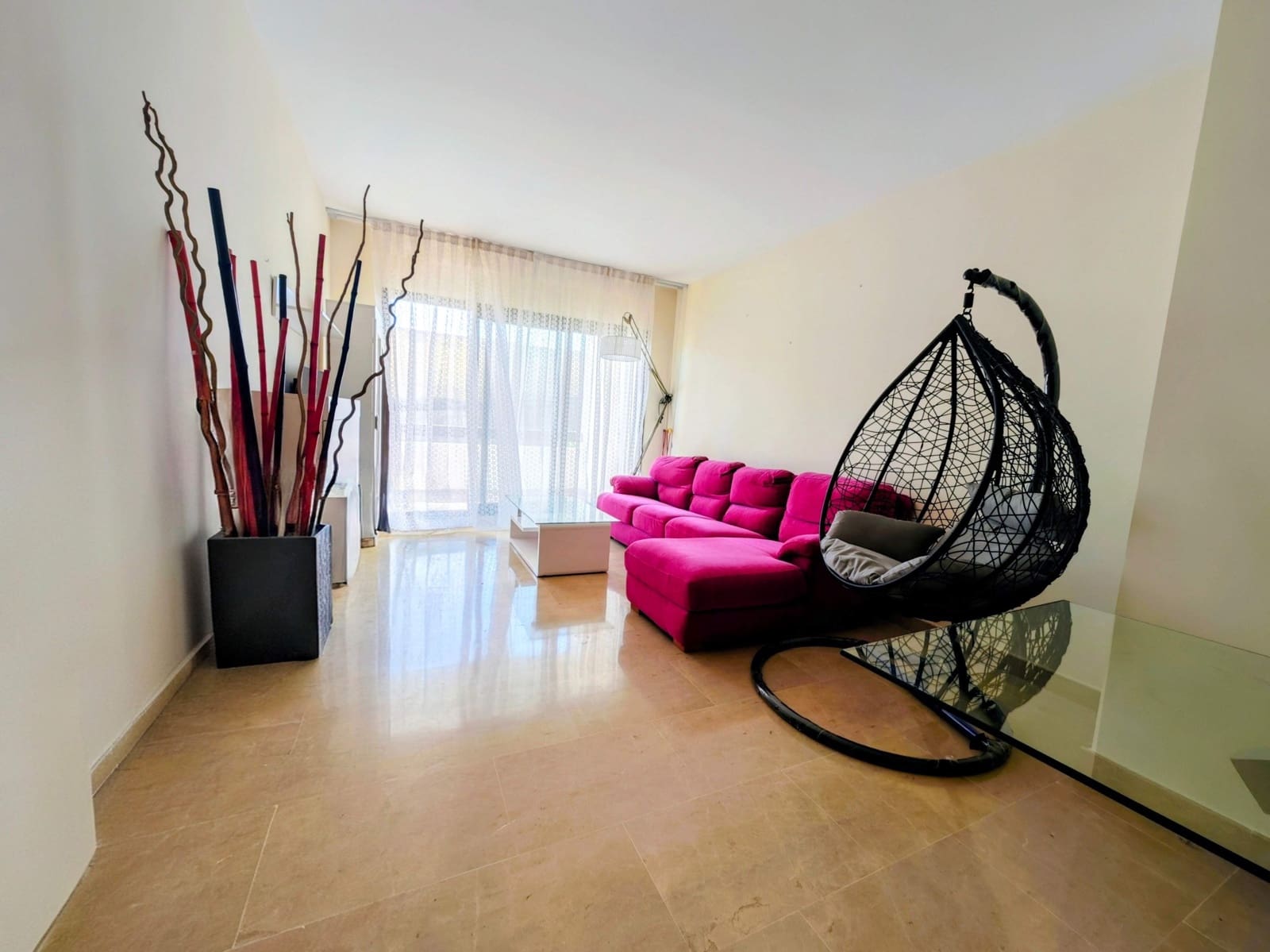 2 soverom Leilighet til salgs i La Linea de la Concepcion med svømmebasseng garasje - € 310 000 (Ref: 10038397)