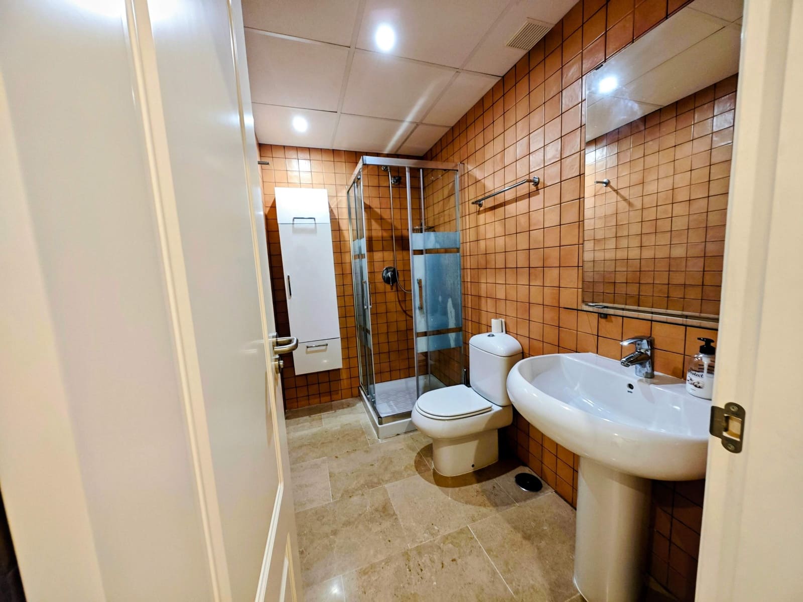 2 soverom Leilighet til salgs i La Linea de la Concepcion med svømmebasseng garasje - € 310 000 (Ref: 10038397)