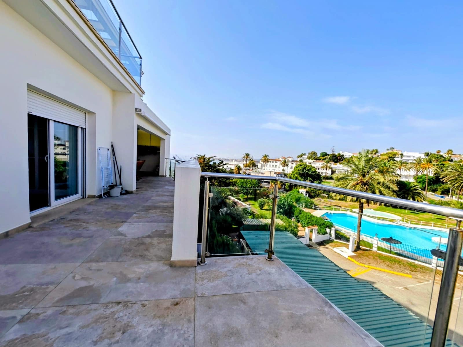 1 bedroom Penthouse for sale in Torreguadiaro with pool garage - € 395,000 (Ref: 10047396)