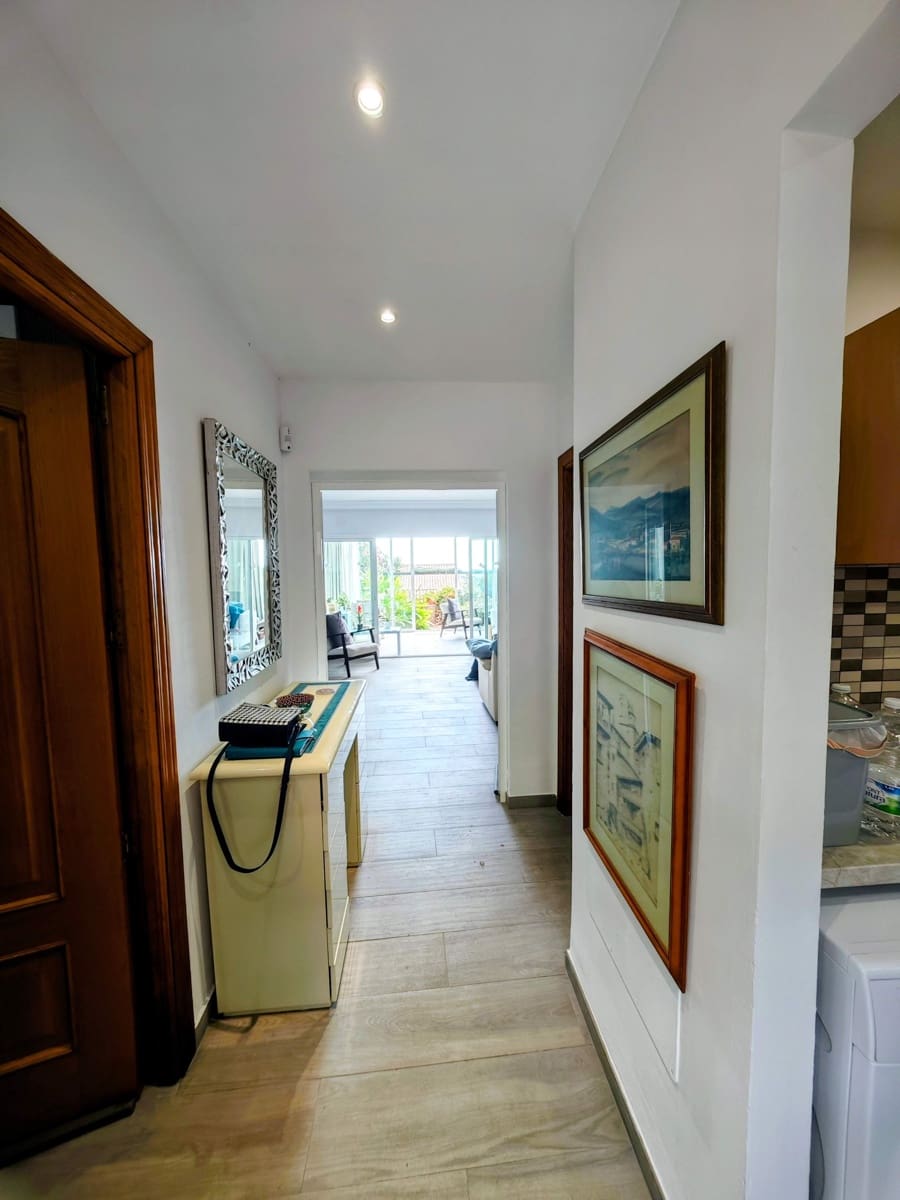 4 slaapkamer Rijtjeshuis te koop in La Linea de la Concepcion met zwembad - € 380.000 (Ref: 10049371)