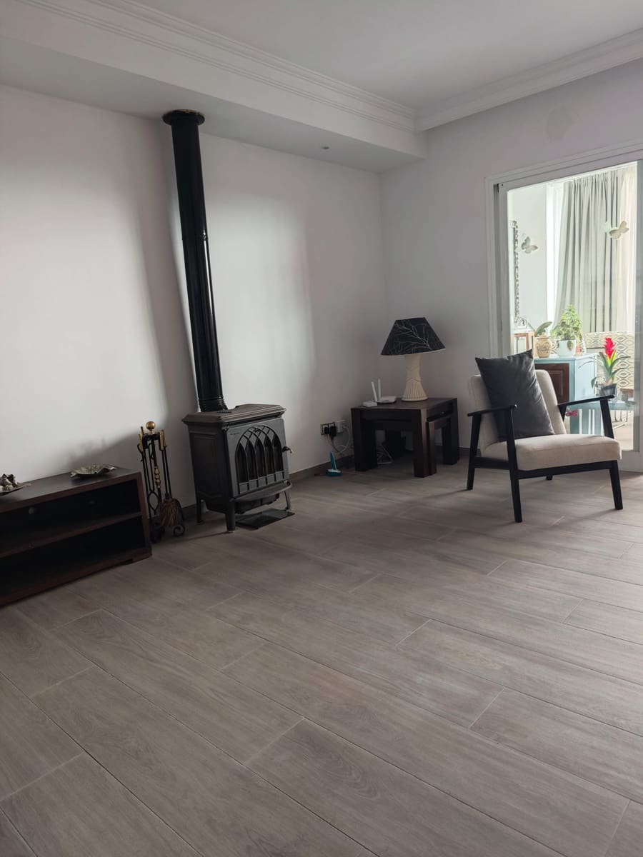 4 slaapkamer Rijtjeshuis te koop in La Linea de la Concepcion met zwembad - € 380.000 (Ref: 10049371)