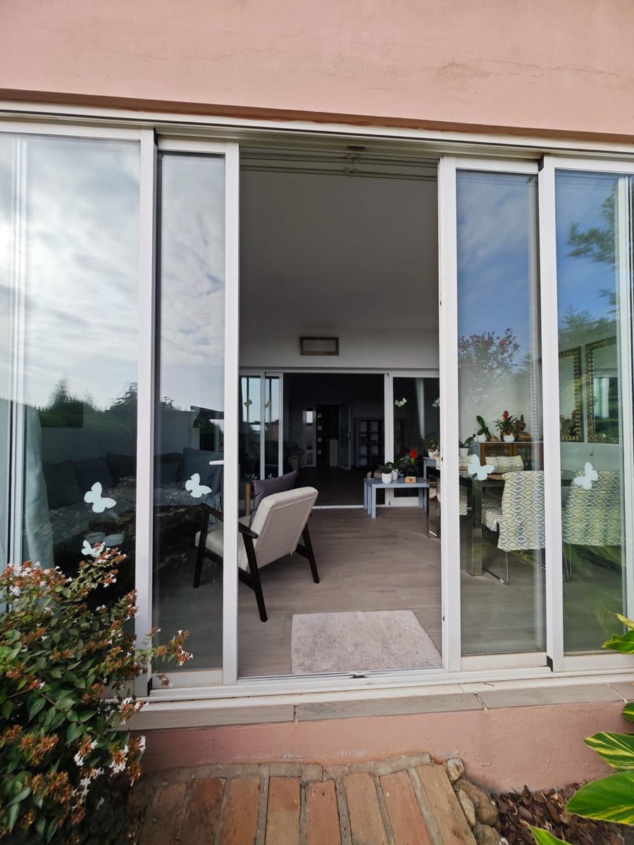 4 slaapkamer Rijtjeshuis te koop in La Linea de la Concepcion met zwembad - € 380.000 (Ref: 10049371)