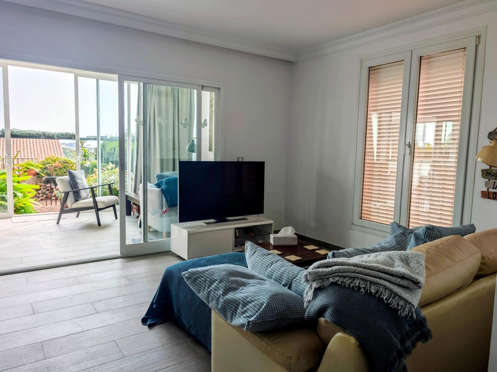 4 slaapkamer Rijtjeshuis te koop in La Linea de la Concepcion met zwembad - € 380.000 (Ref: 10049371)