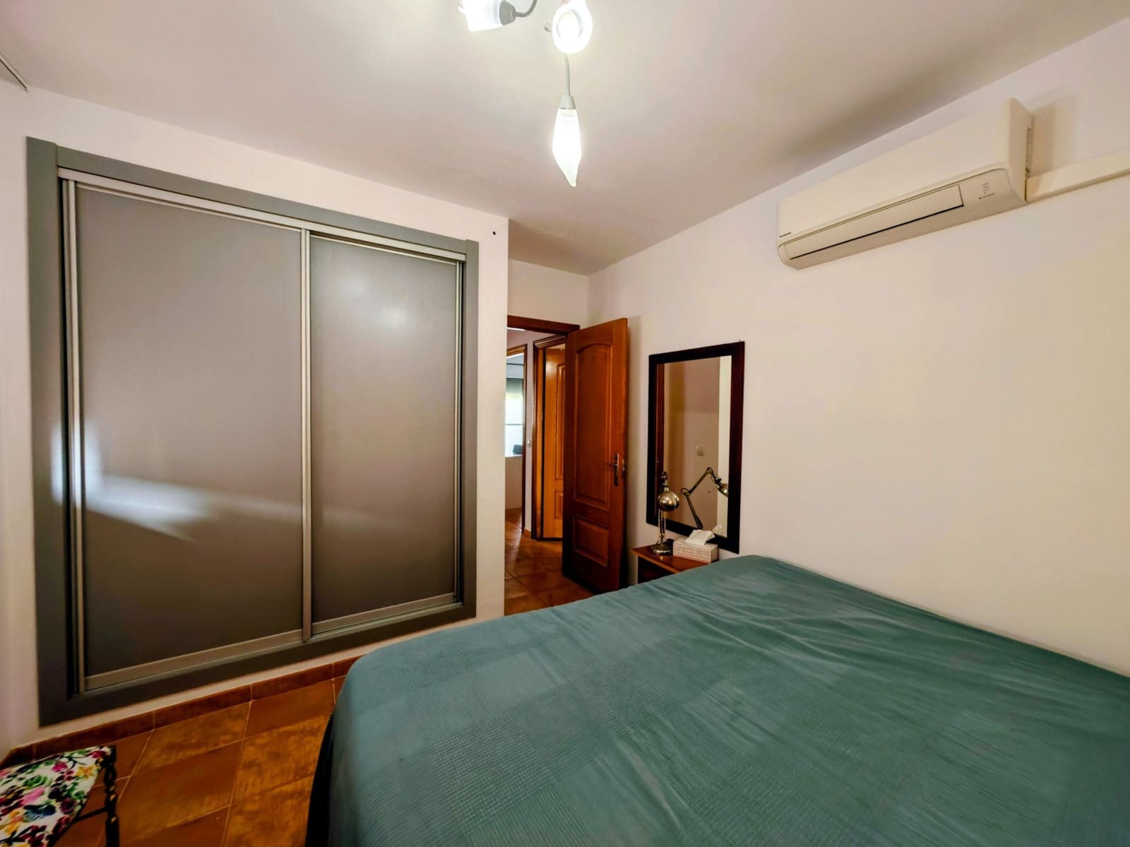 4 slaapkamer Rijtjeshuis te koop in La Linea de la Concepcion met zwembad - € 380.000 (Ref: 10049371)