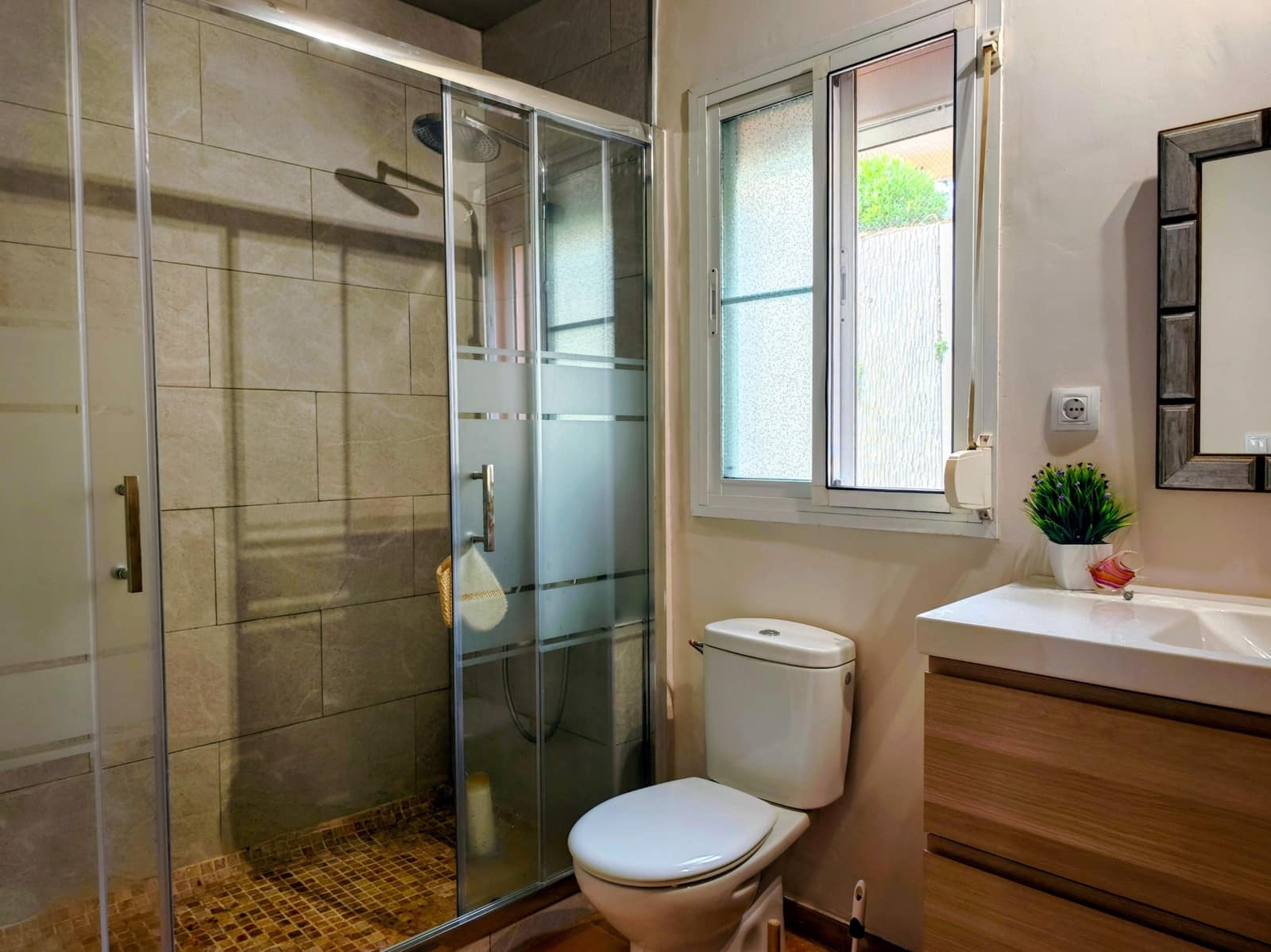 4 slaapkamer Rijtjeshuis te koop in La Linea de la Concepcion met zwembad - € 380.000 (Ref: 10049371)