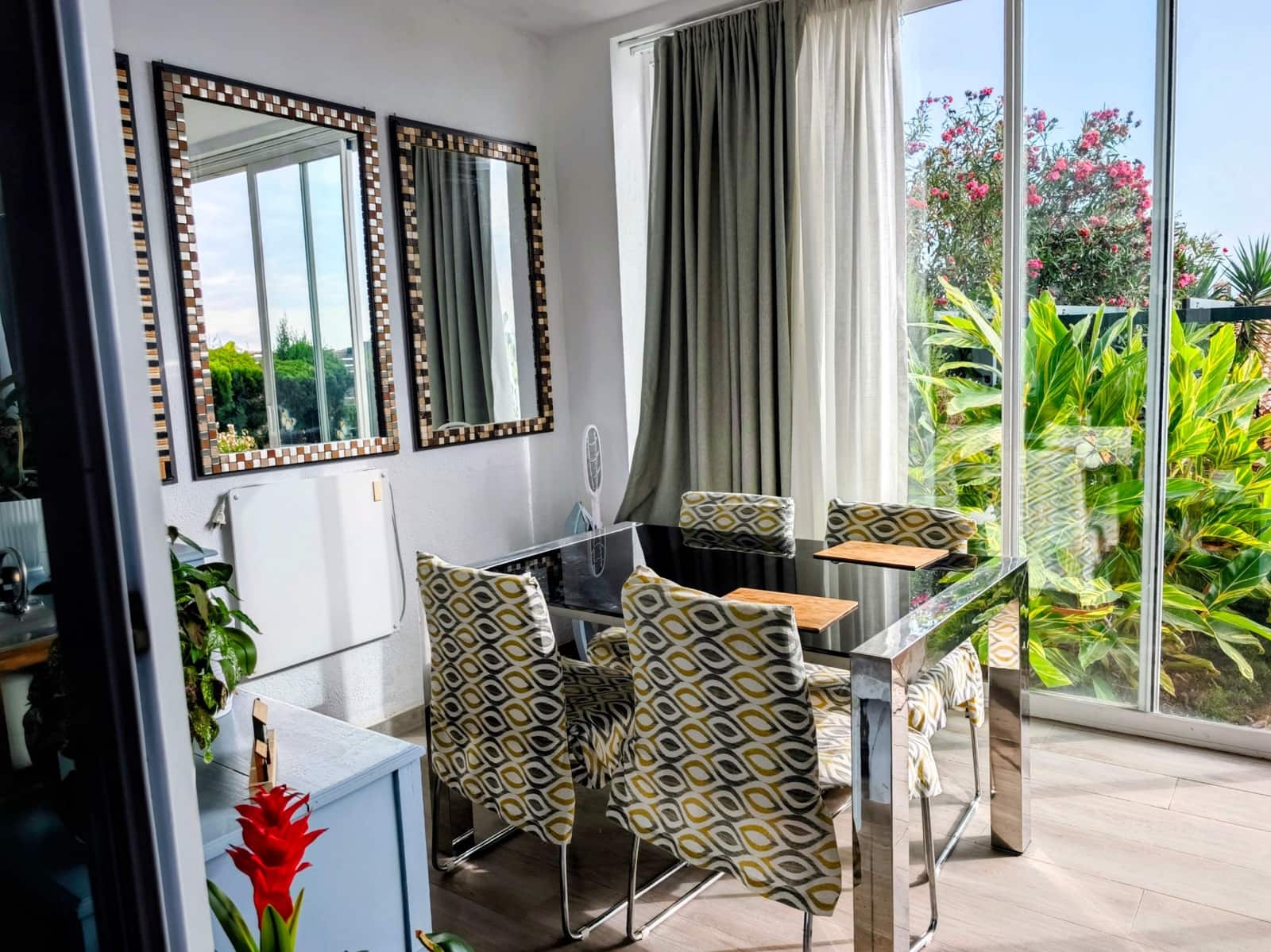 4 slaapkamer Rijtjeshuis te koop in La Linea de la Concepcion met zwembad - € 380.000 (Ref: 10049371)