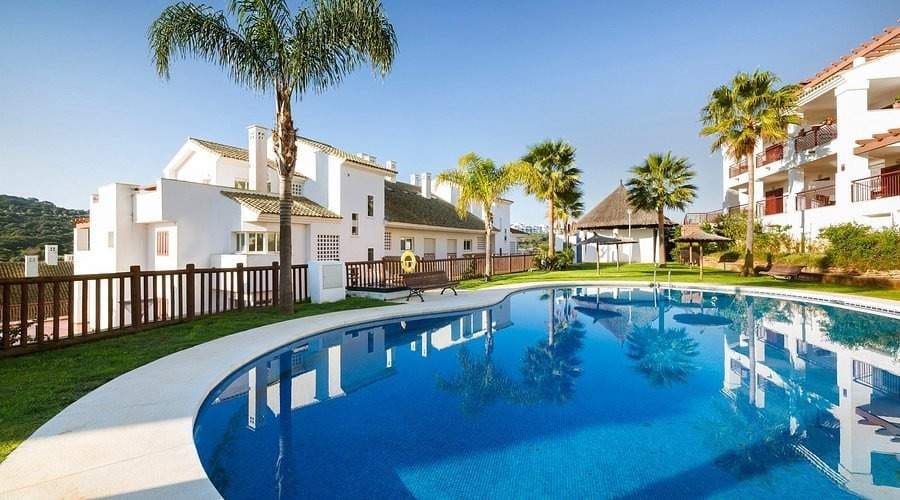 2 sypialnia Apartament do wynajęcia w La Alcaidesa z basenem garażem - 1 250 € (Ref: 10049372)