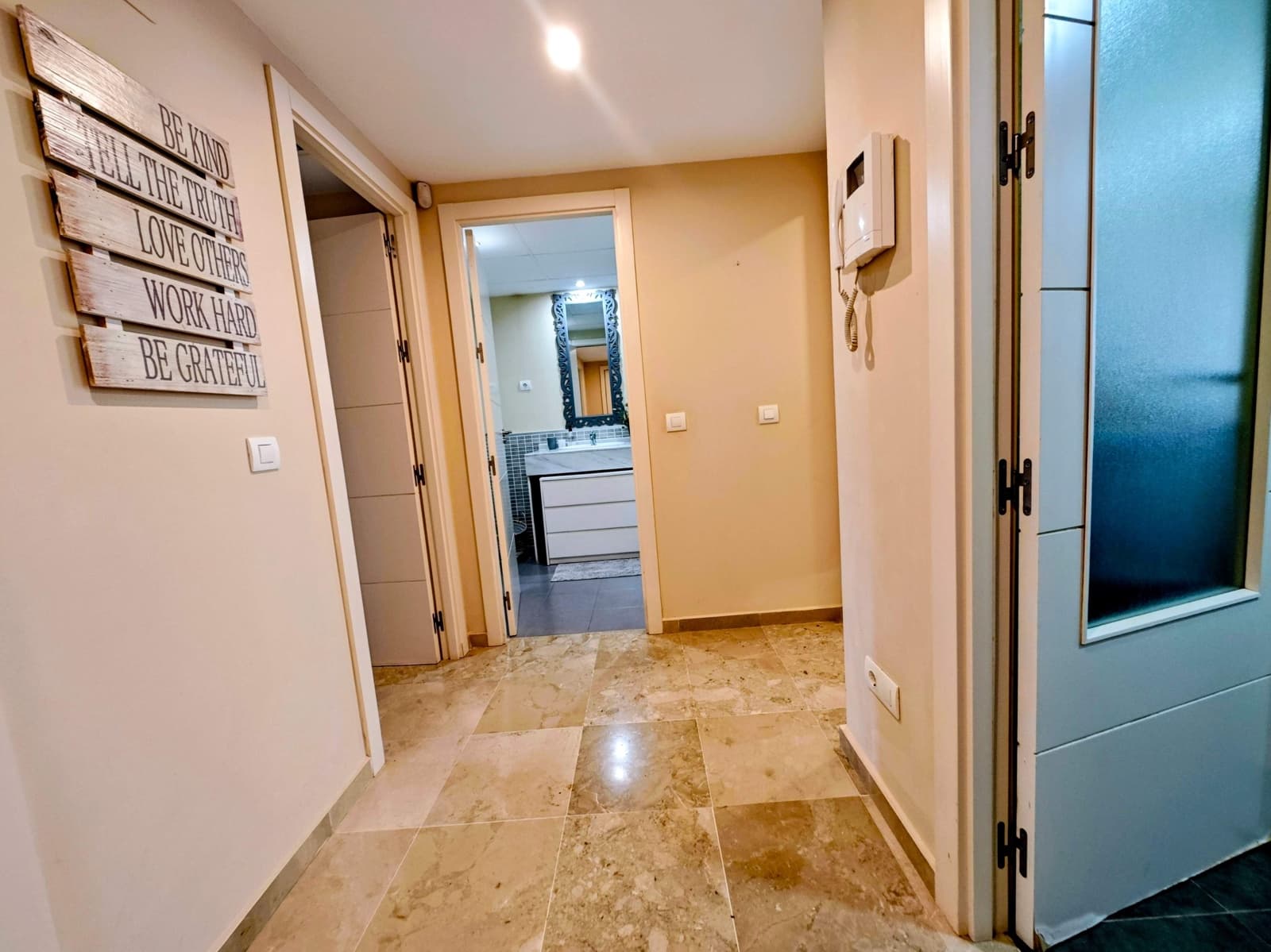 2 sypialnia Apartament do wynajęcia w La Alcaidesa z basenem garażem - 1 250 € (Ref: 10049372)