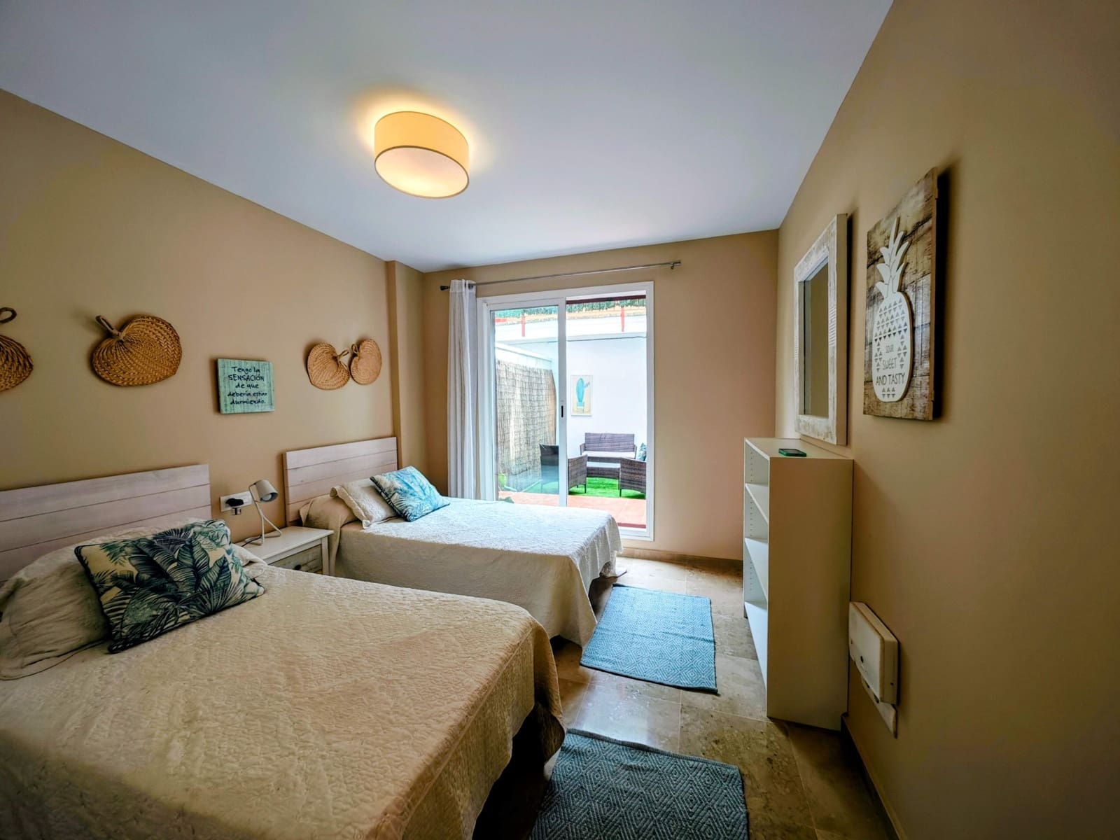 2 sypialnia Apartament do wynajęcia w La Alcaidesa z basenem garażem - 1 250 € (Ref: 10049372)
