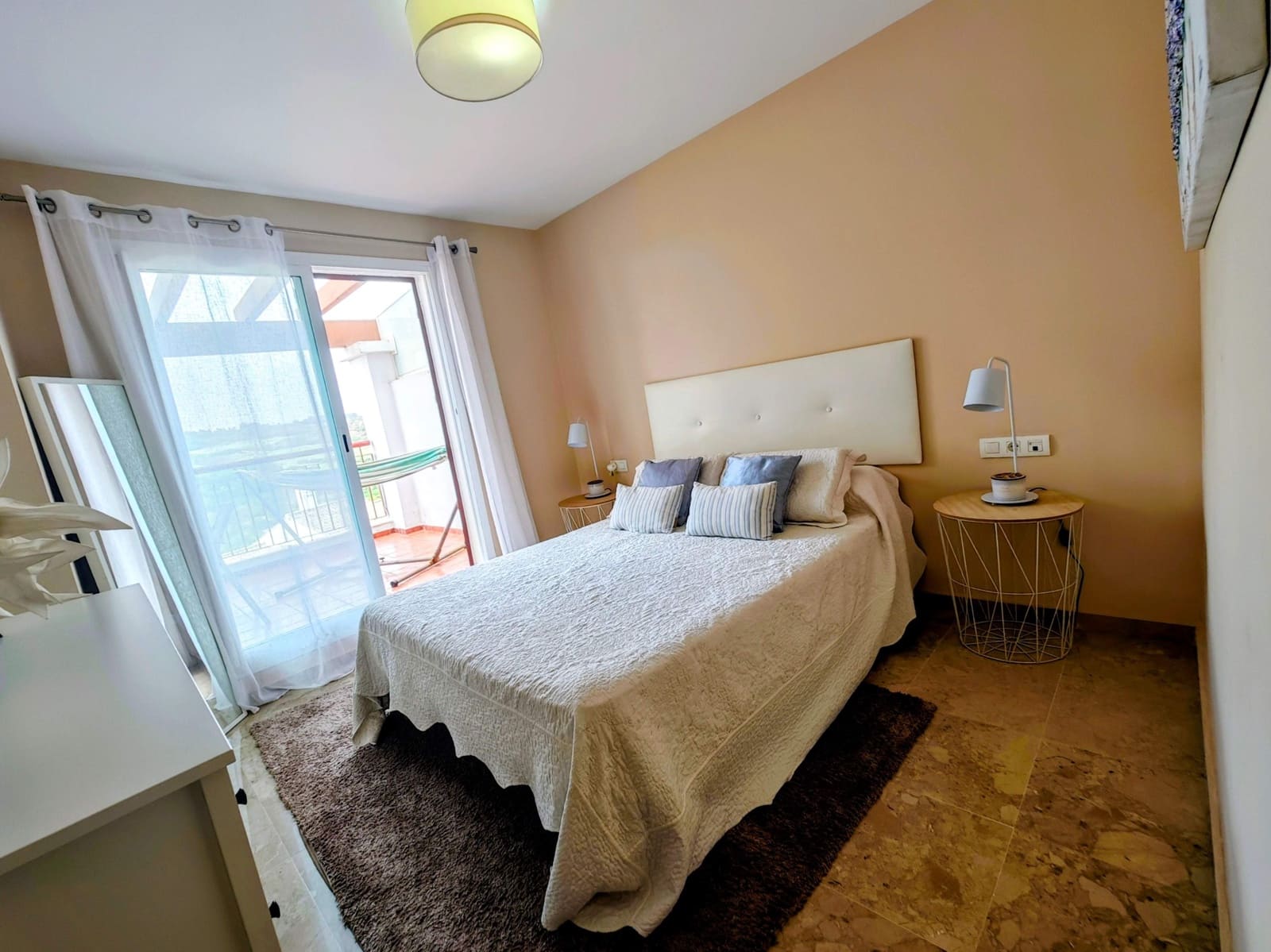 2 sypialnia Apartament do wynajęcia w La Alcaidesa z basenem garażem - 1 250 € (Ref: 10049372)