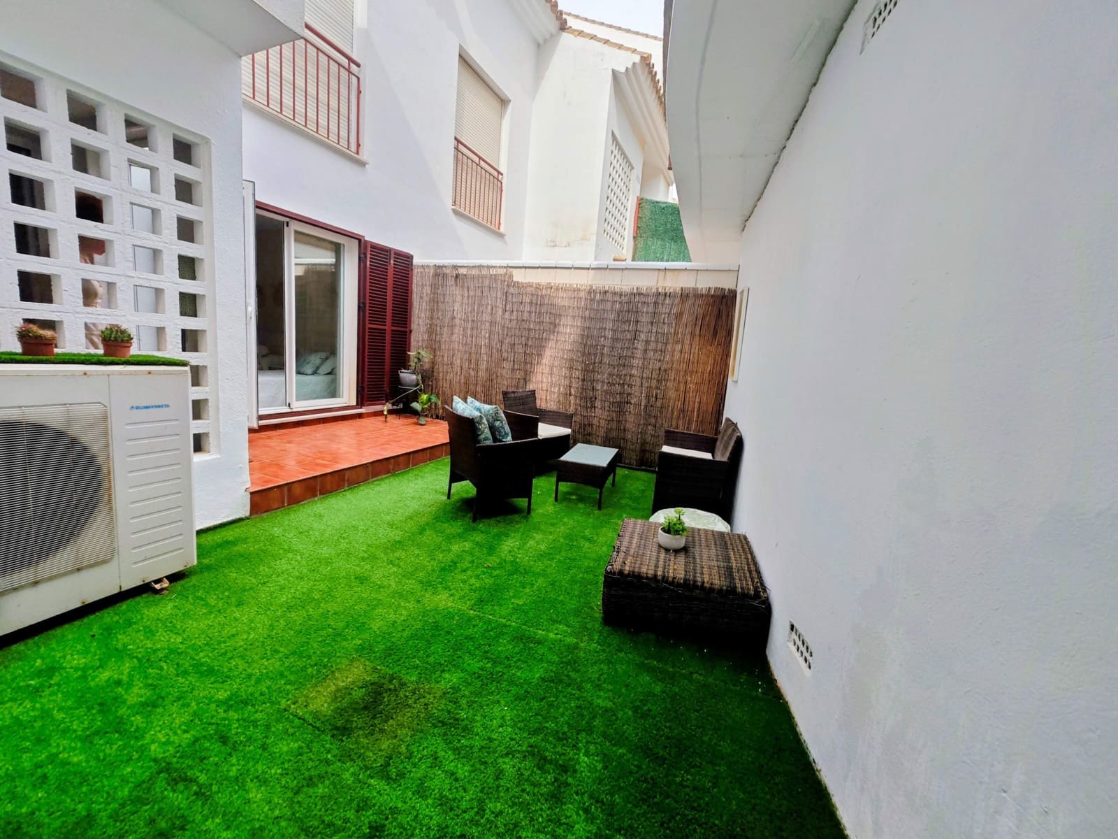 2 sypialnia Apartament do wynajęcia w La Alcaidesa z basenem garażem - 1 250 € (Ref: 10049372)