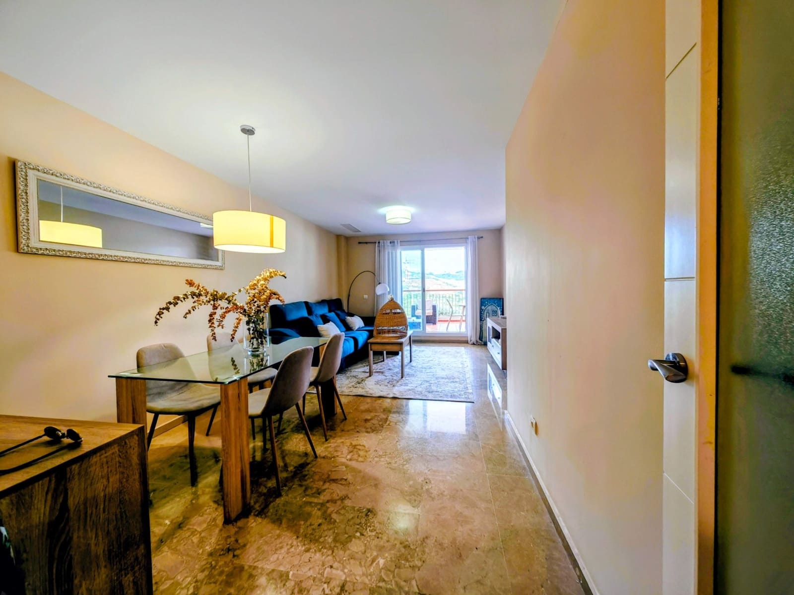 2 sypialnia Apartament do wynajęcia w La Alcaidesa z basenem garażem - 1 250 € (Ref: 10049372)