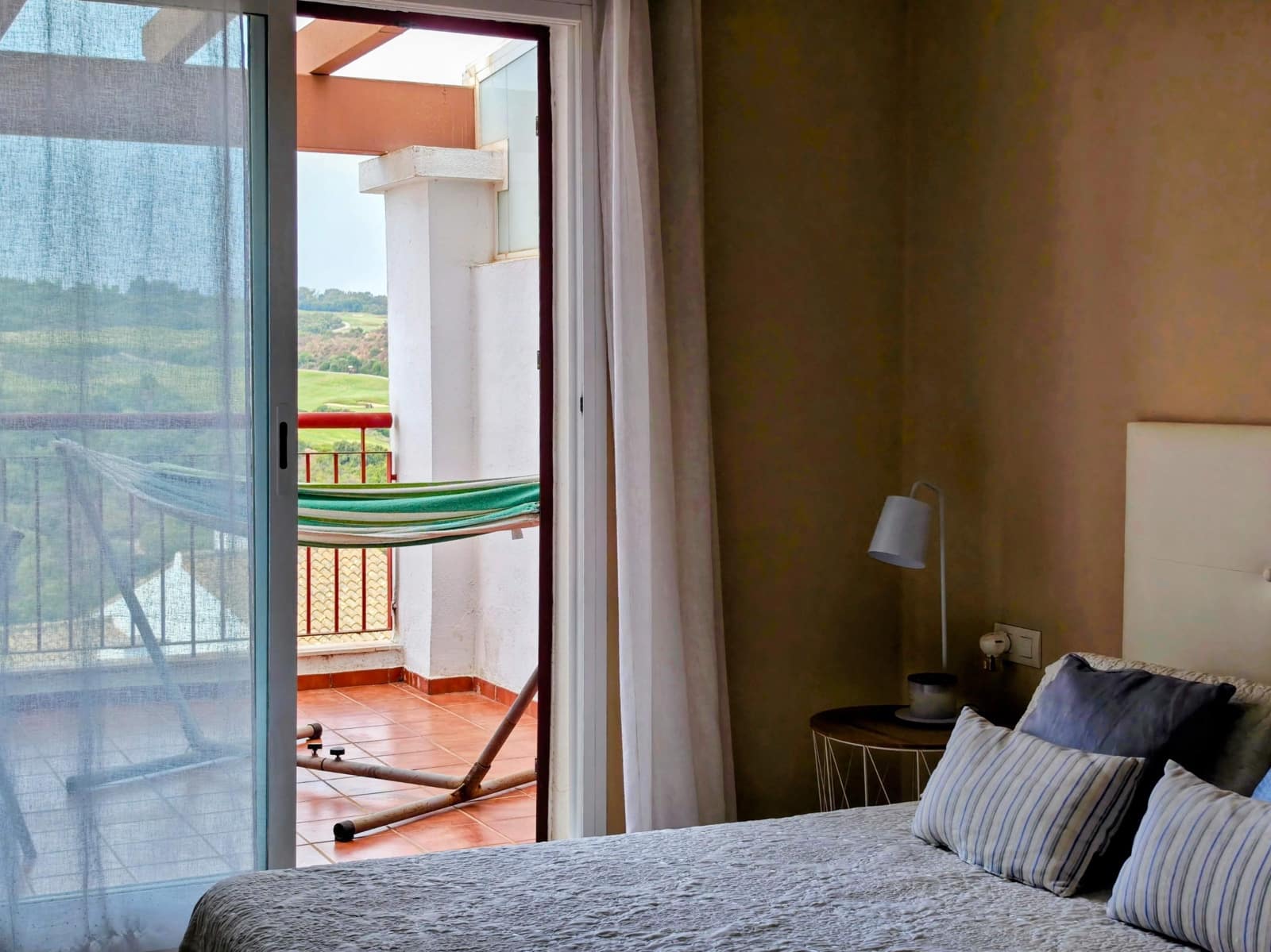 2 sypialnia Apartament do wynajęcia w La Alcaidesa z basenem garażem - 1 250 € (Ref: 10049372)
