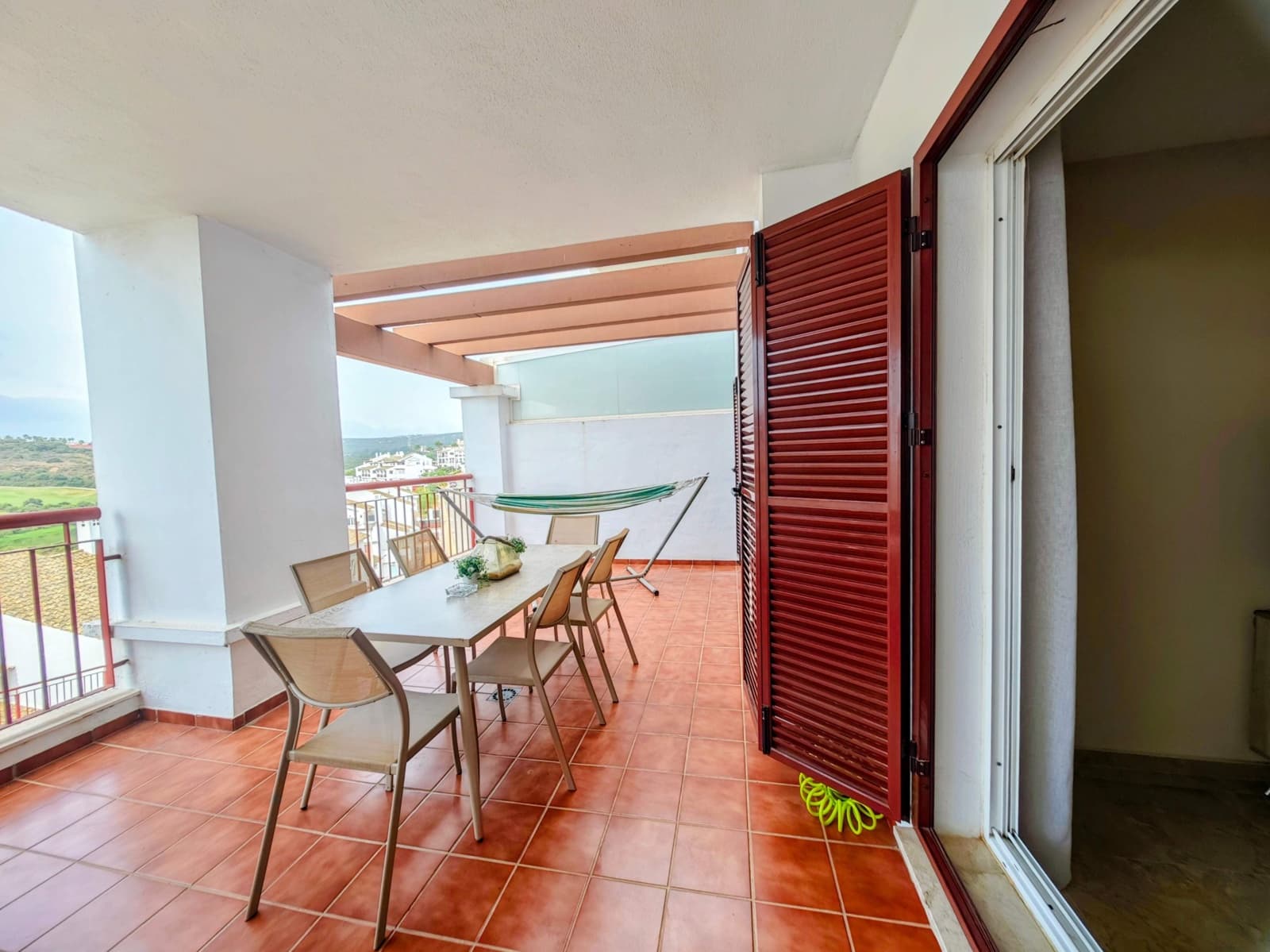 2 sypialnia Apartament do wynajęcia w La Alcaidesa z basenem garażem - 1 250 € (Ref: 10049372)