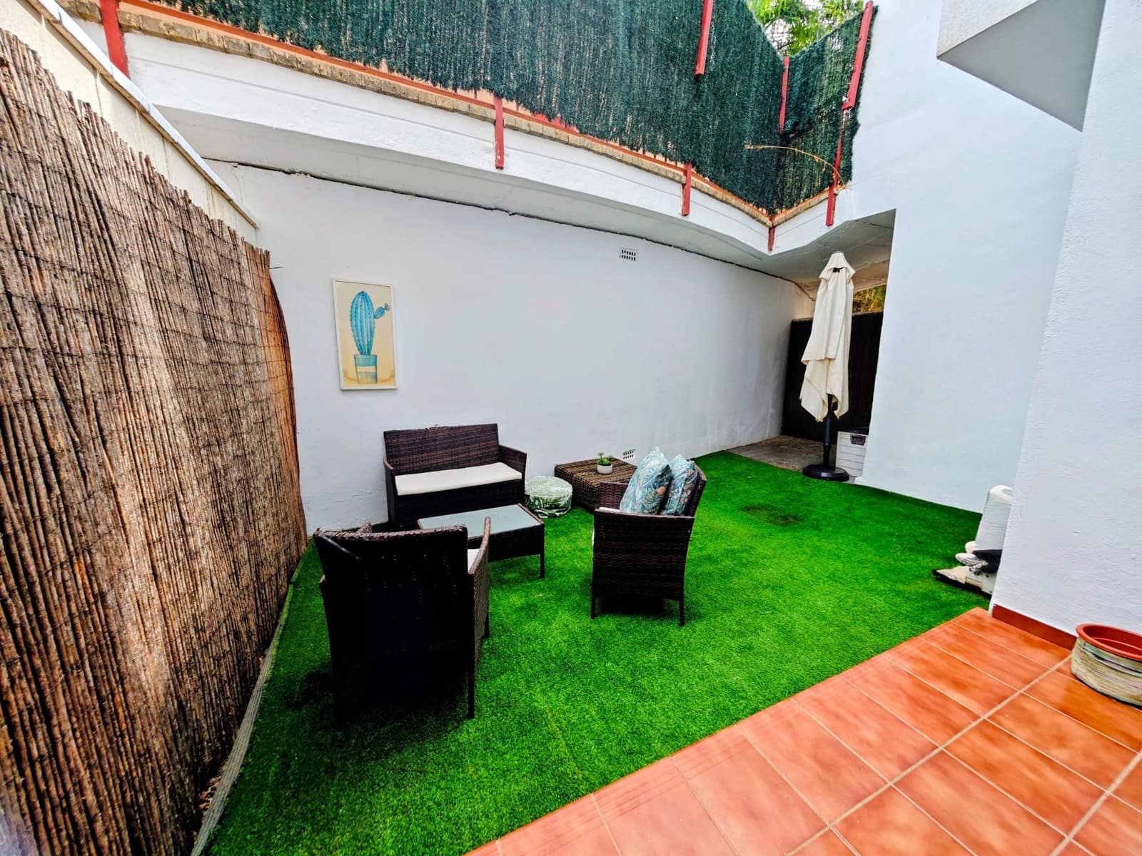2 sypialnia Apartament do wynajęcia w La Alcaidesa z basenem garażem - 1 250 € (Ref: 10049372)