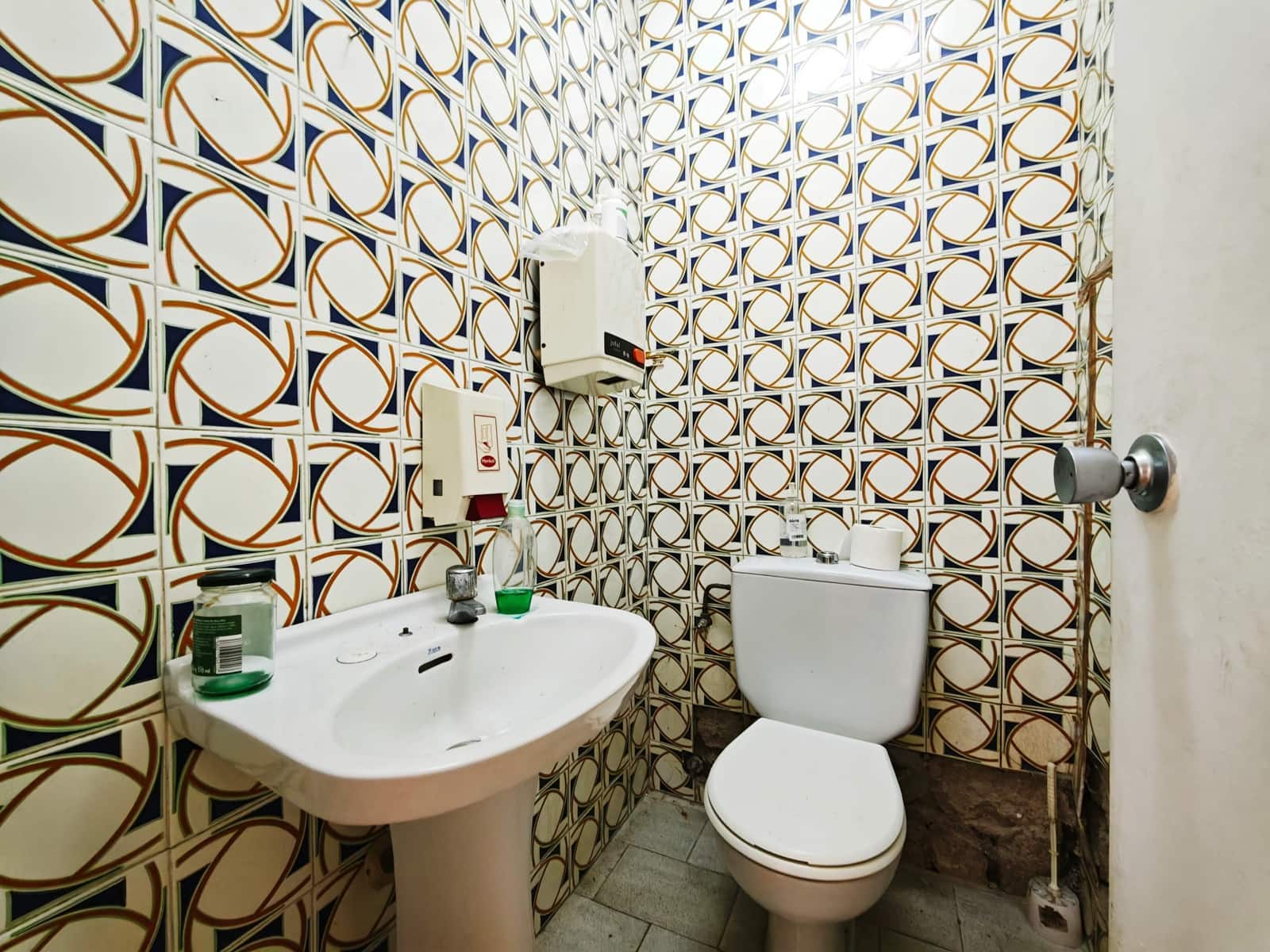 Erhverv til salg i Algeciras - € 125.000 (Ref: 10050327)