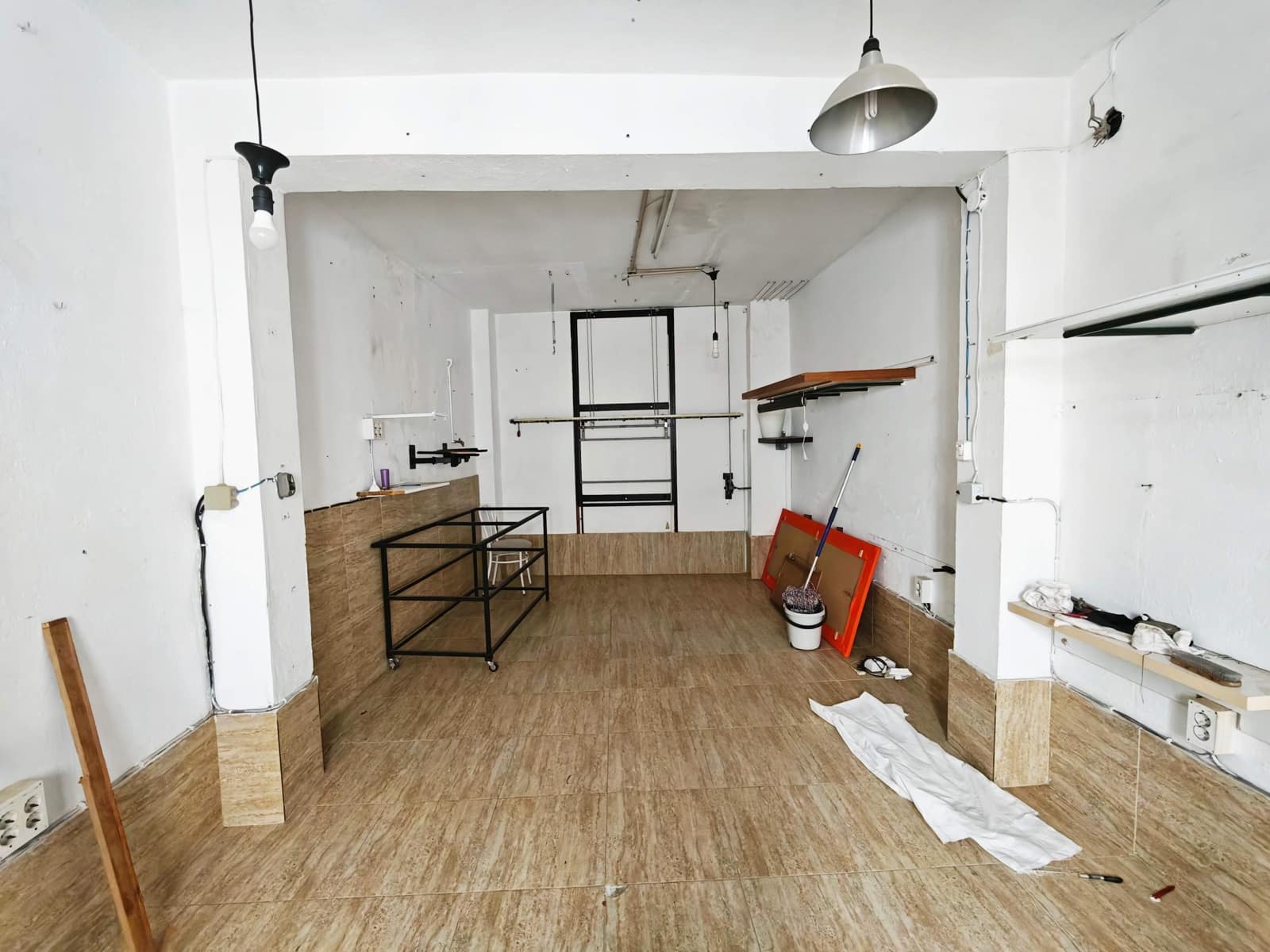 Erhverv til salg i Algeciras - € 125.000 (Ref: 10050327)