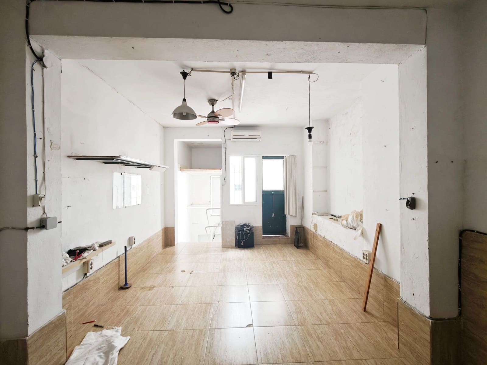Erhverv til salg i Algeciras - € 125.000 (Ref: 10050327)
