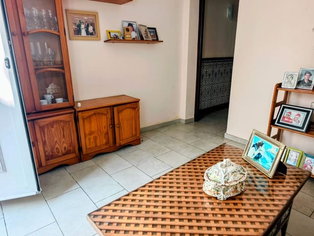 4 soverom Hus til salgs i San Roque med garasje - € 200 000 (Ref: 10066946)