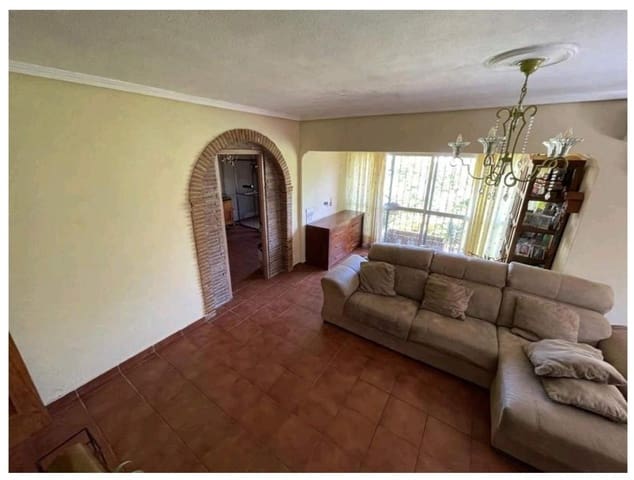 4 bedroom Villa for sale in Guadacorte, Los Barrios with pool garage - € 380,000 (Ref: 10071825)