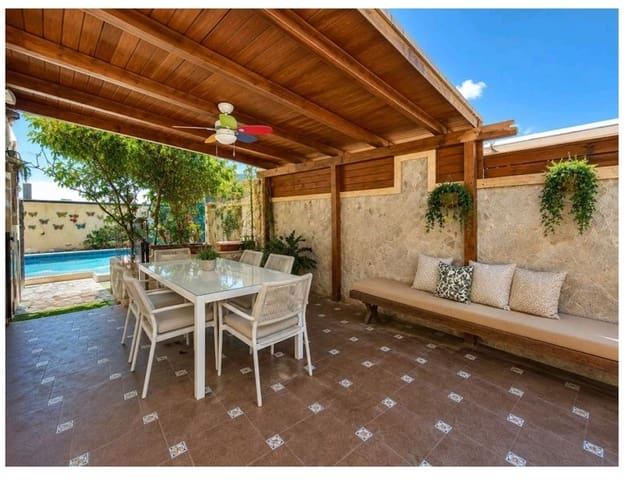 4 bedroom Villa for sale in Guadacorte, Los Barrios with pool garage - € 380,000 (Ref: 10071825)