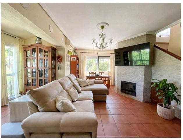 4 bedroom Villa for sale in Guadacorte, Los Barrios with pool garage - € 380,000 (Ref: 10071825)