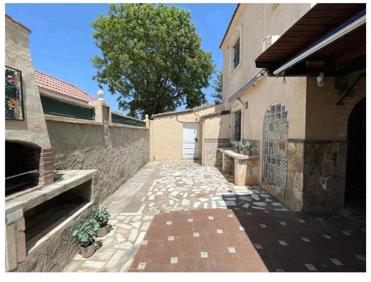 4 bedroom Villa for sale in Guadacorte with pool garage - € 380,000 (Ref: 10071825)