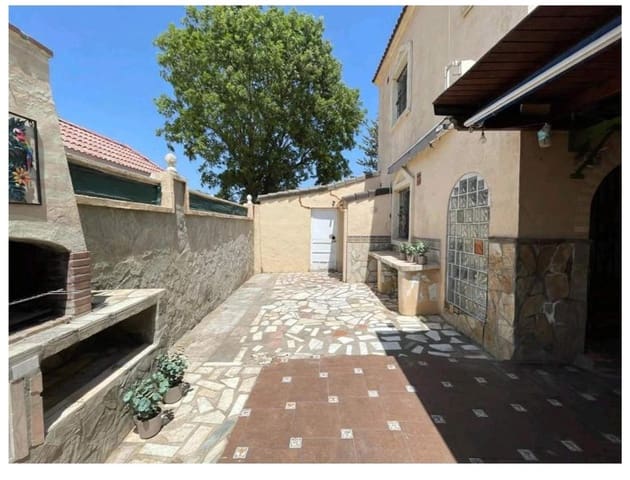 4 bedroom Villa for sale in Guadacorte, Los Barrios with pool garage - € 380,000 (Ref: 10071825)