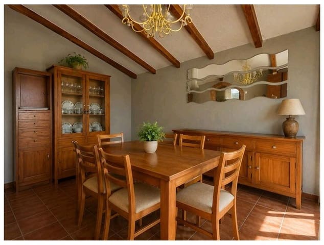 4 bedroom Villa for sale in Guadacorte, Los Barrios with pool garage - € 380,000 (Ref: 10071825)