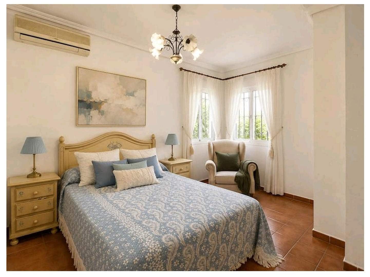 4 bedroom Villa for sale in Guadacorte with pool garage - € 380,000 (Ref: 10071825)
