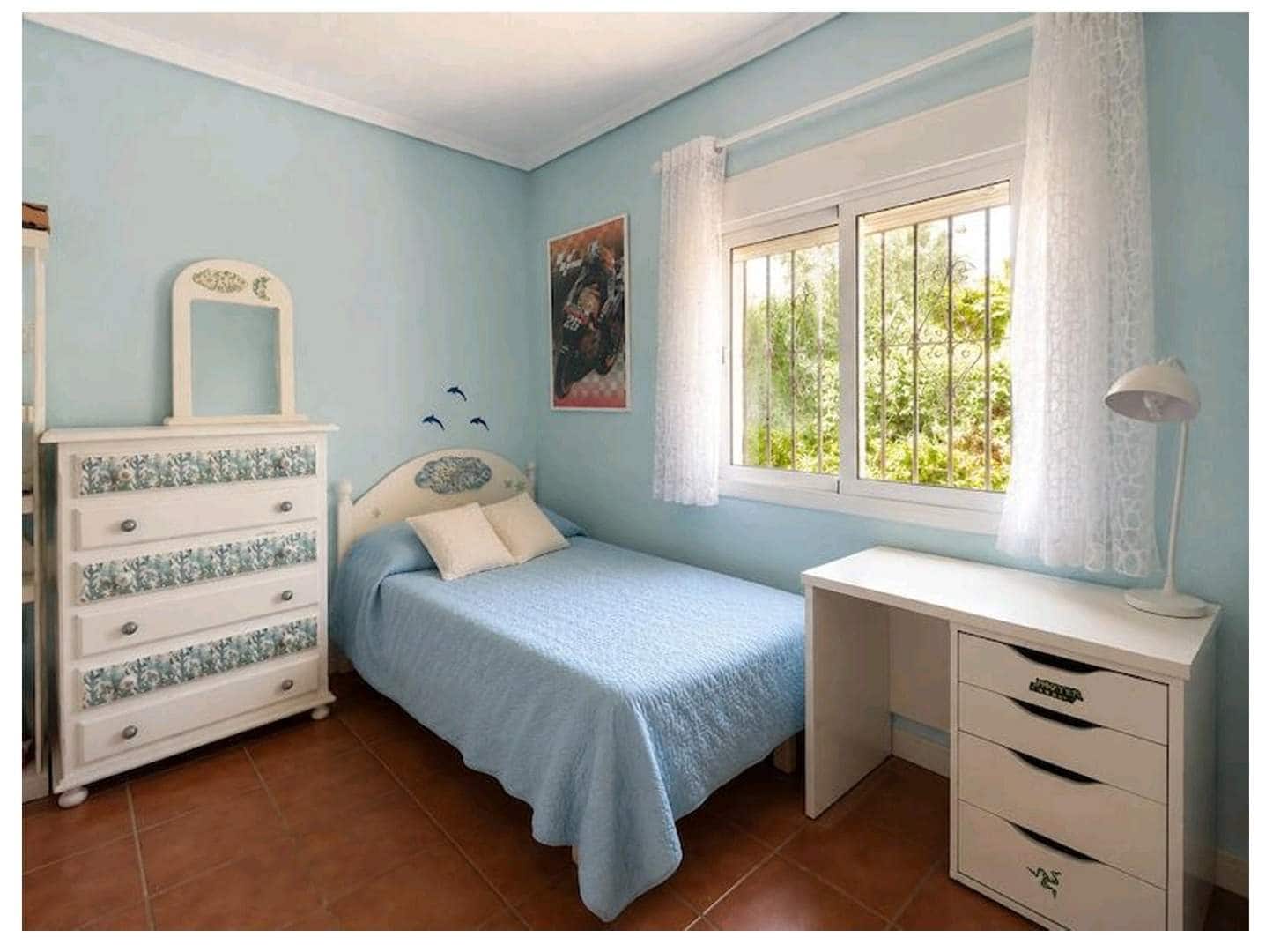 4 bedroom Villa for sale in Guadacorte with pool garage - € 380,000 (Ref: 10071825)