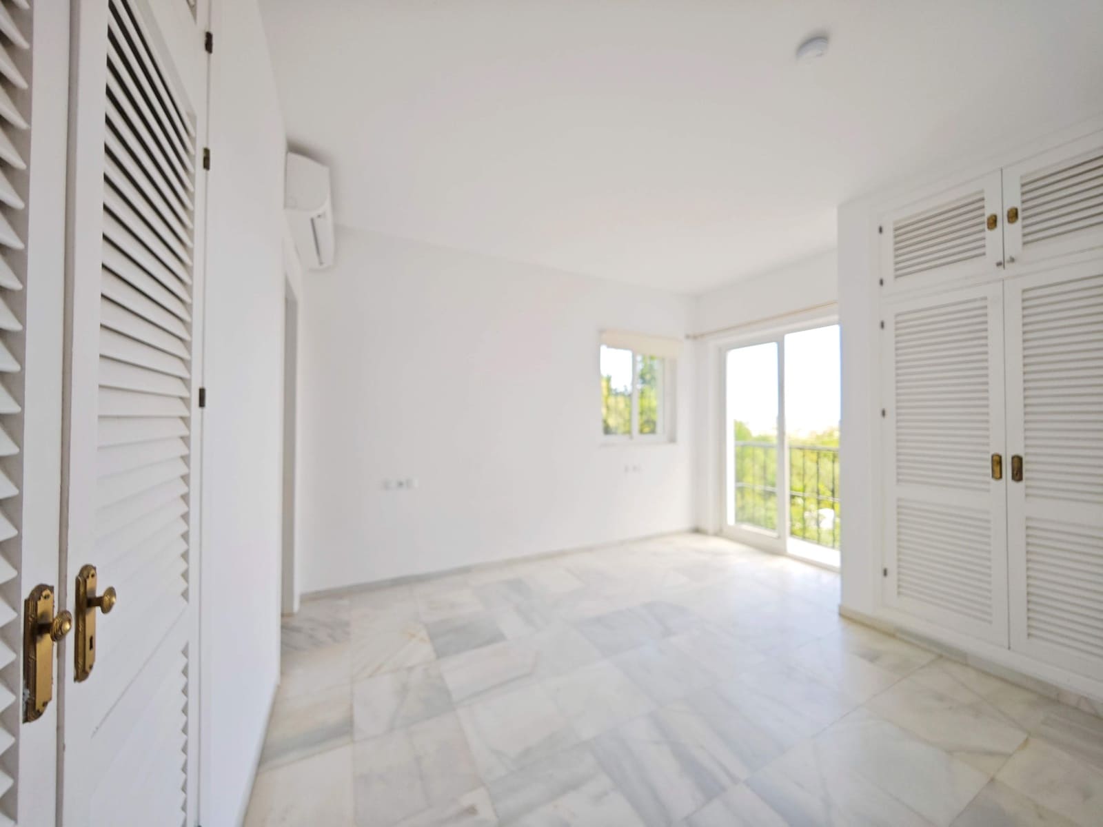 Chalet de 6 habitaciones en Sotogrande en venta con piscina garaje - 1.750.000 € (Ref: 10077318)