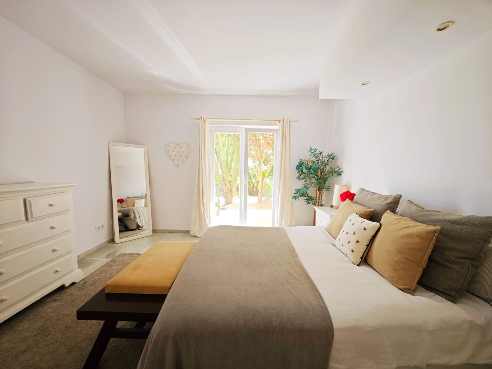 Chalet de 6 habitaciones en Sotogrande en venta con piscina garaje - 1.750.000 € (Ref: 10077318)