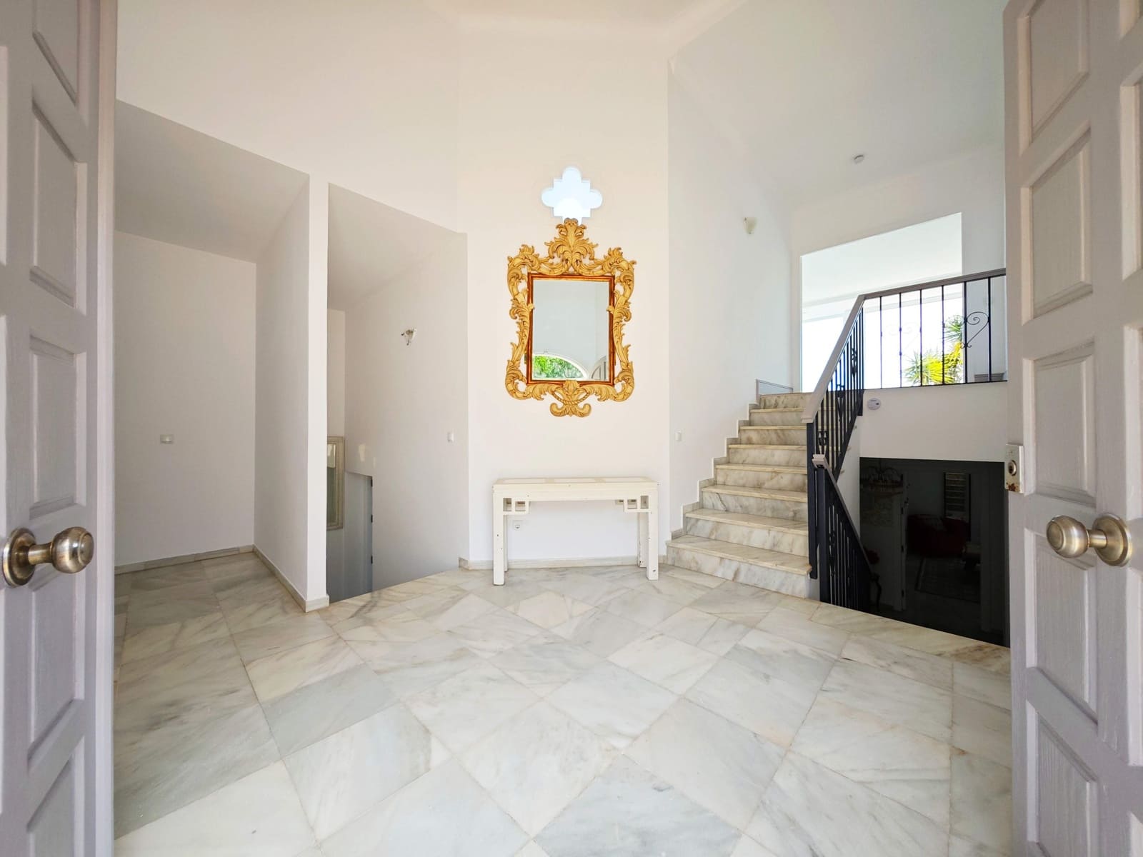 Chalet de 6 habitaciones en Sotogrande en venta con piscina garaje - 1.750.000 € (Ref: 10077318)