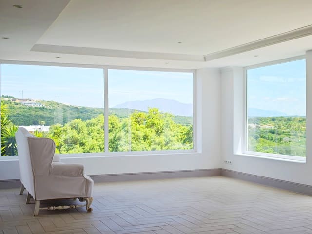 Chalet de 6 habitaciones en Sotogrande Alto, San Roque en venta con piscina garaje - 1.750.000 € (Ref: 10077318)